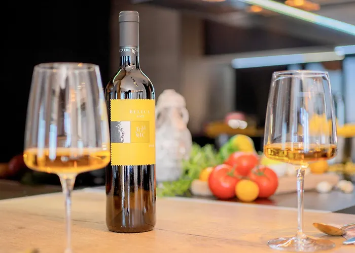 Апартаменти Seaside Retreat - Zf Hvar